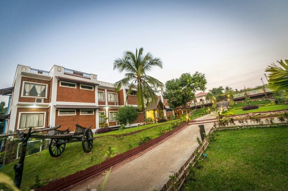 Hotel Queen Jamadevi Moulmein Extérieur photo