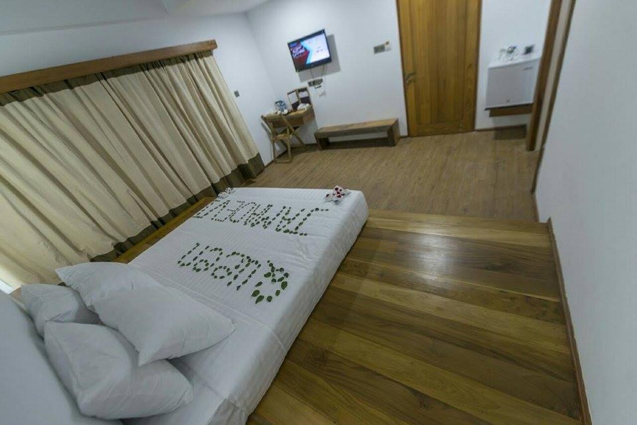 Hotel Queen Jamadevi Moulmein Extérieur photo