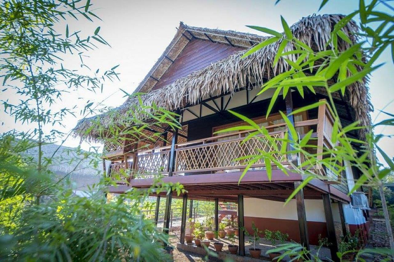Hotel Queen Jamadevi Moulmein Extérieur photo
