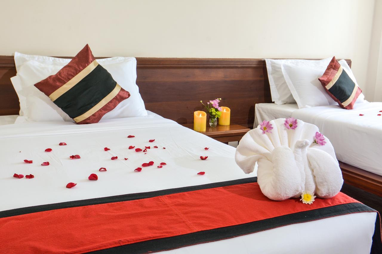 Hotel Queen Jamadevi Moulmein Extérieur photo