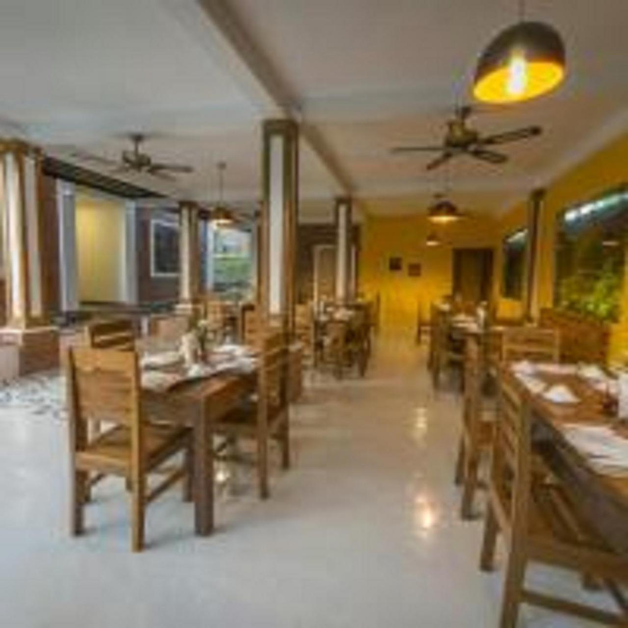 Hotel Queen Jamadevi Moulmein Extérieur photo