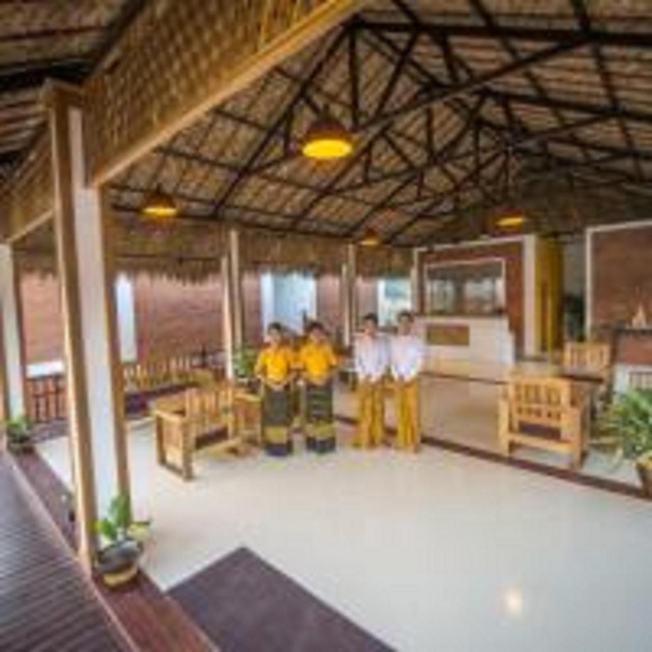 Hotel Queen Jamadevi Moulmein Extérieur photo