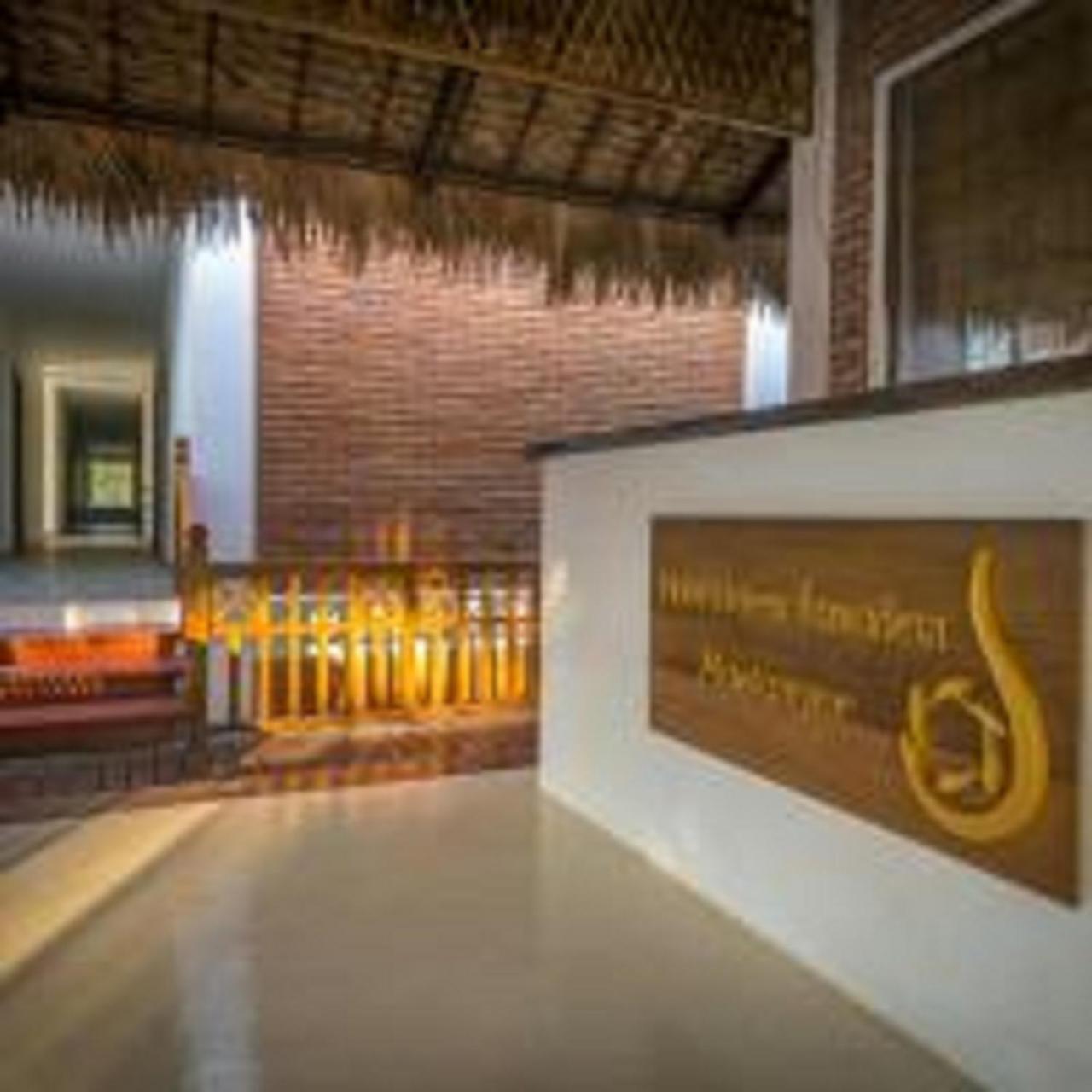 Hotel Queen Jamadevi Moulmein Extérieur photo